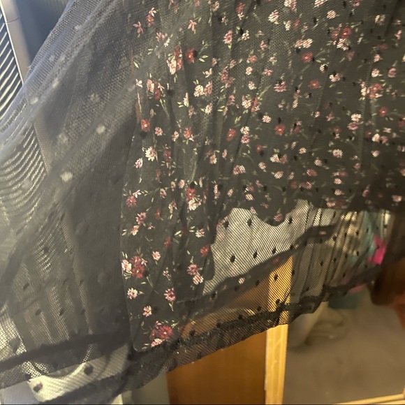 Torrid size 4 floral and mesh top - Picture 3 of 3